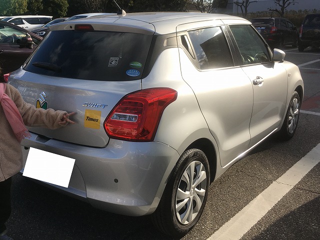 斜めに駐車されたタイムズカー