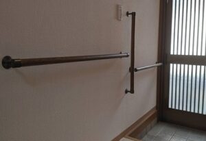 薄暗い玄関